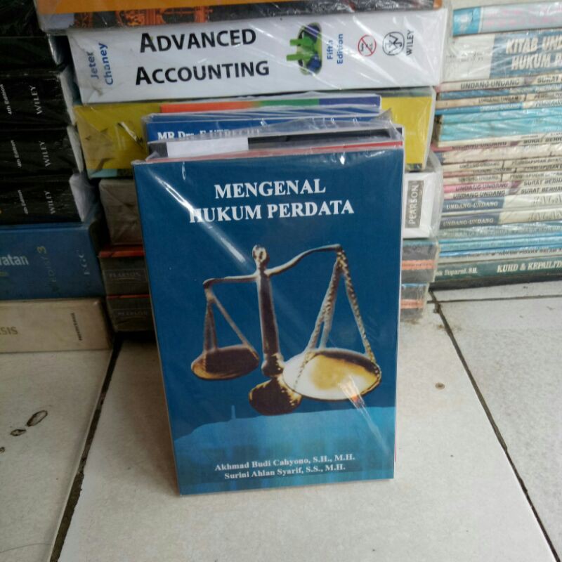 Jual BUKU HUKUM SEMESTER 2HUKUM LENKAP DENGAN UNDANG UNDANG | Shopee ...