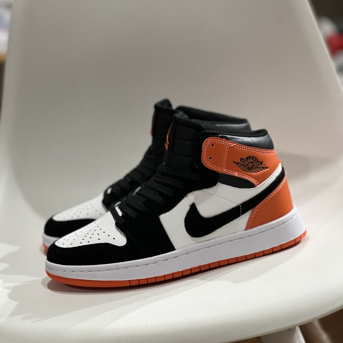 Jual Sepatu Sneakers Pria Wanita Nike Air Jordan 1 Black White Oren ...