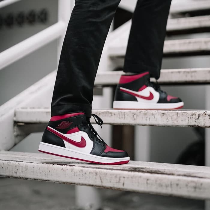 Air jordan 1 hot sale bred toe harga