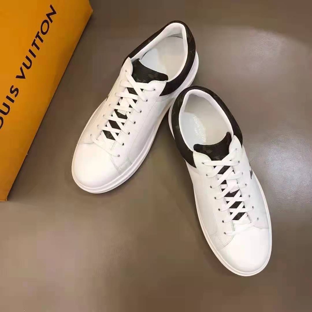 Sepatu olahraga kasual pria LV/Louis Vuitton bermotif putih