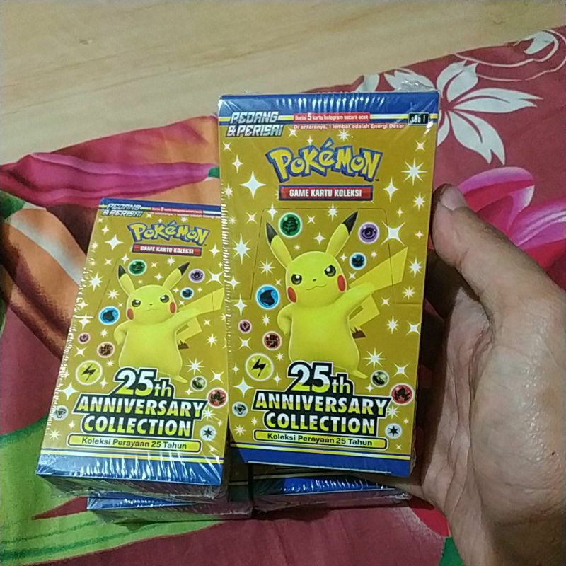 pokemon 25th anniversary booster box Pokemon Scarlet & Violet 151 Binder Collection