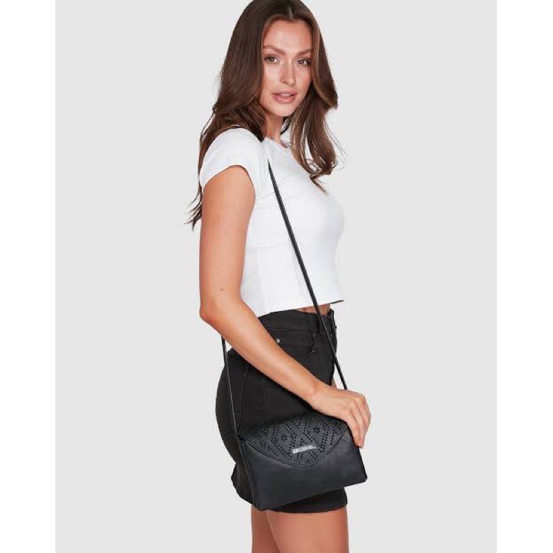 Billabong best sale sling bag