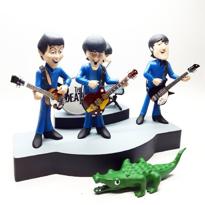 ビートルズ　デラックスボックスセット　フィギュア　マクファーレン Amazon.com: Beatles Boxed Set : Toys & Games