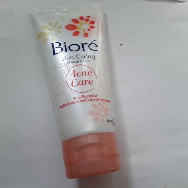 Jual Biore Skin Caring Facial Foam Acne Care 40g Shopee Indonesia