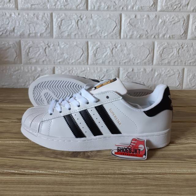 Adidas blue superstar clearance east river rivalry trainers