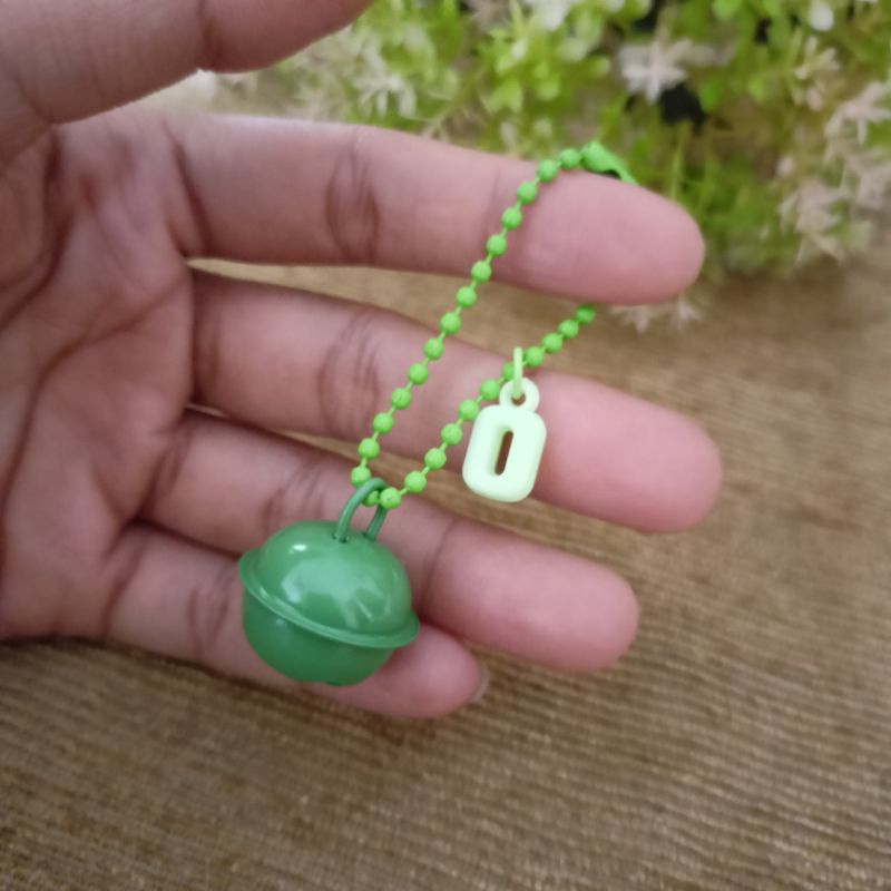 Jual gantungan kunci lonceng besar dengan inisial huruf keychain bell