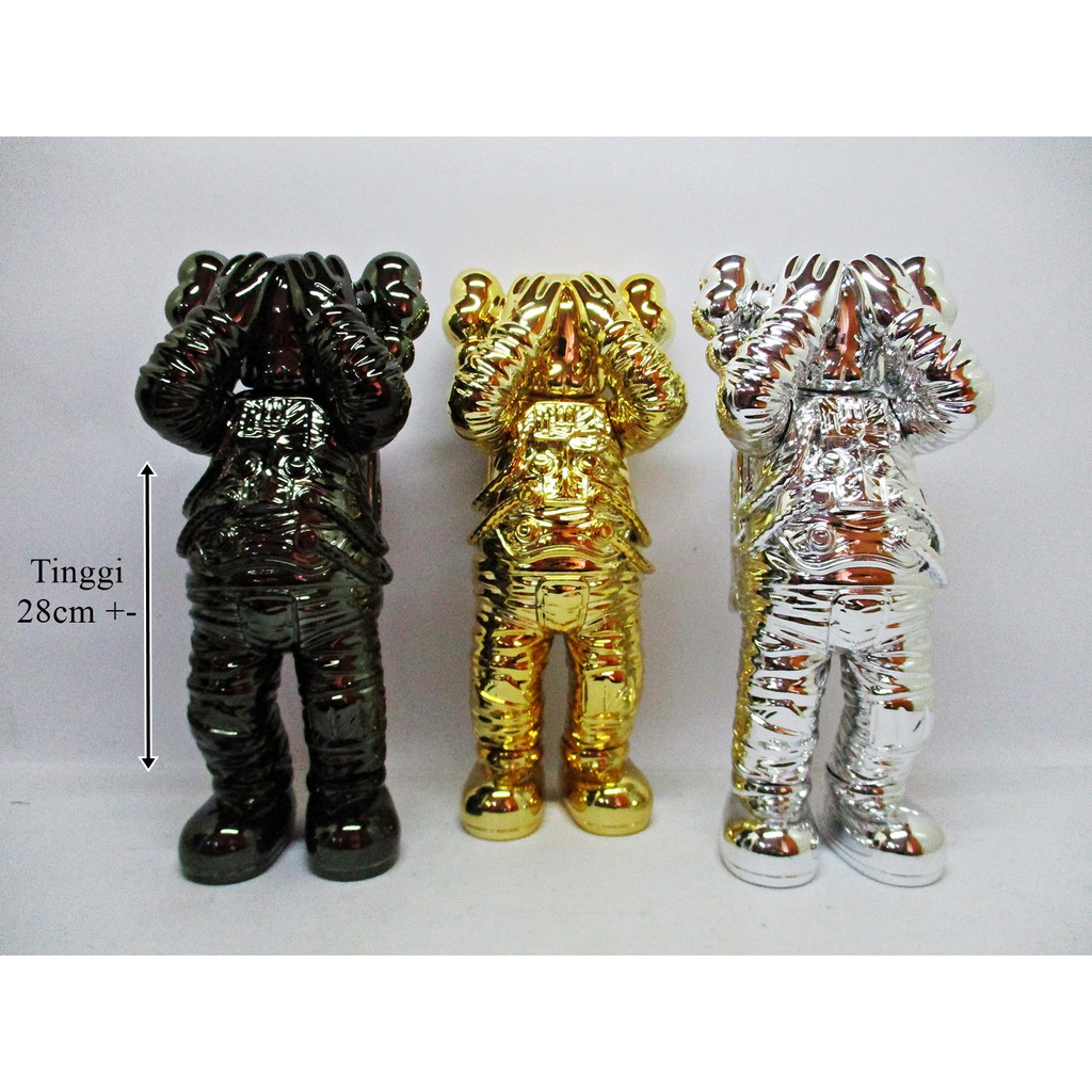 Jual Figure Kaws Holiday SPACE Astronout Gold Silver Black