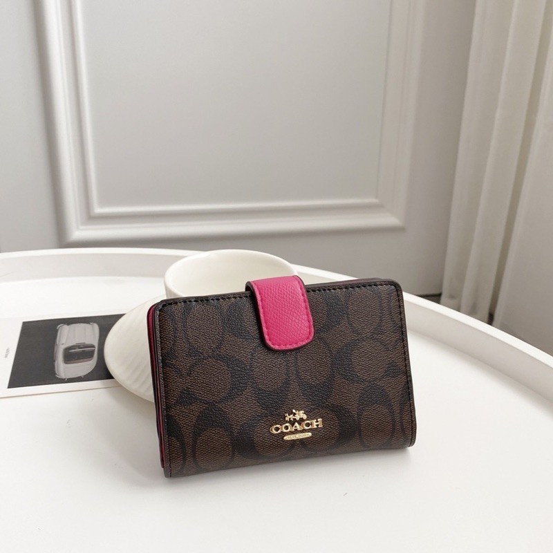 035042● COACH MEDIUM CORNER ZIP WALLET