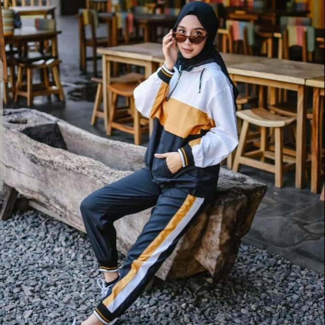 Sport Set - Tan main image 0