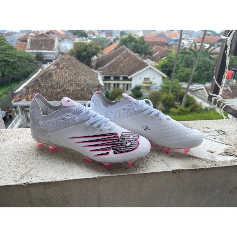 Sepatu bola 2025 new balance furon