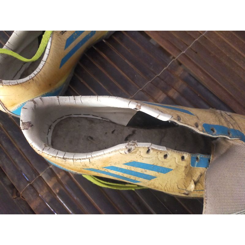 Jual sepatu futsal adidas adzero bekas /sepatu bekas/ sepatu futs