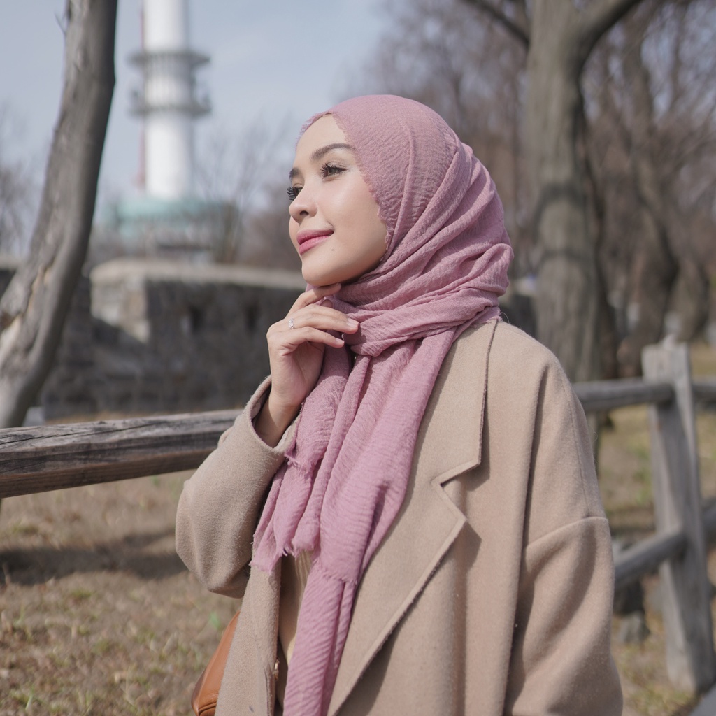 gaya hijab pashmina crinkle