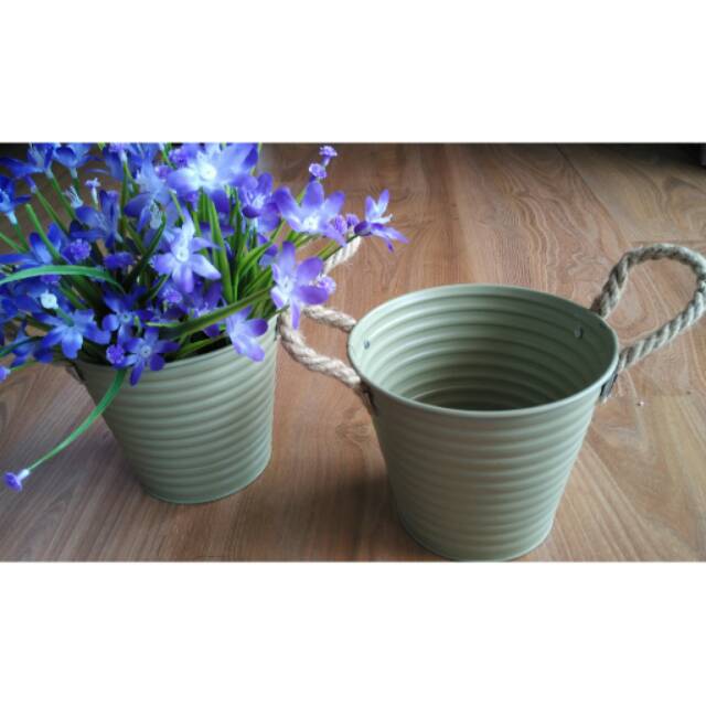 Jual Pot bunga kaleng hijau muda pegangan tali goni (tanpa vas ...