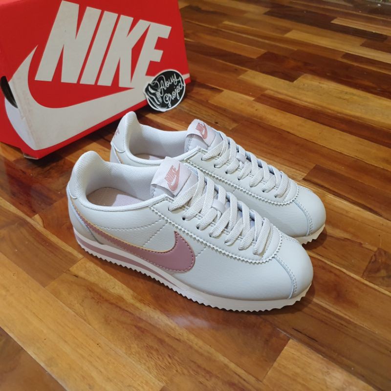 Nike classic cortez trainers in light bone sale