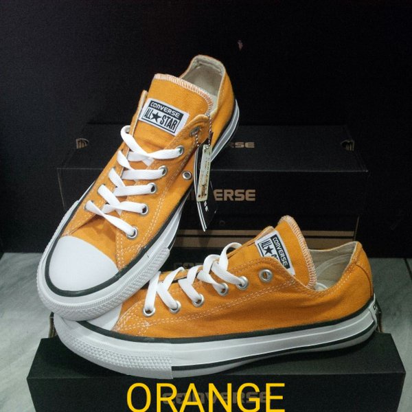 Sepatu converse clearance orange