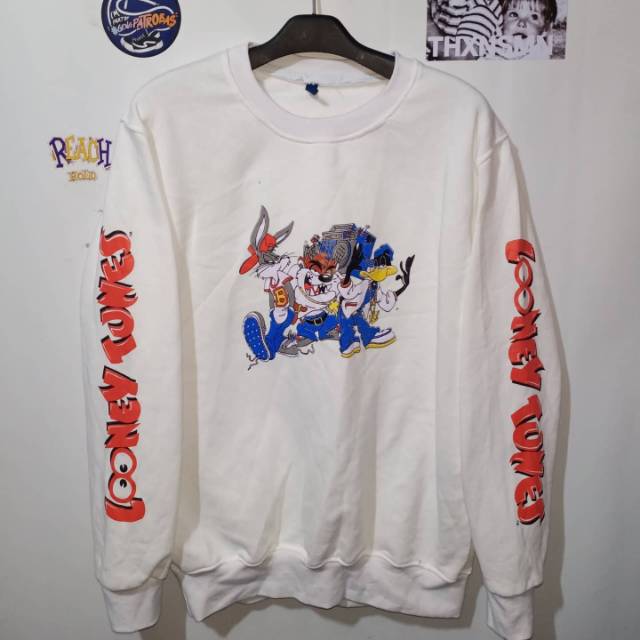 H&m looney tunes on sale sweatshirt