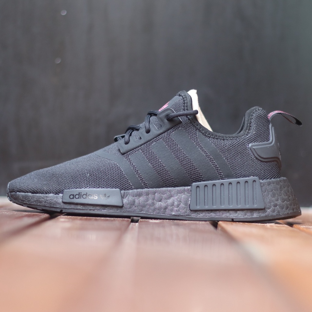 Jual ADIDAS NMD R1 PRIMEBLUE TRIPLE BLACK PINK LOGO Shopee Indonesia