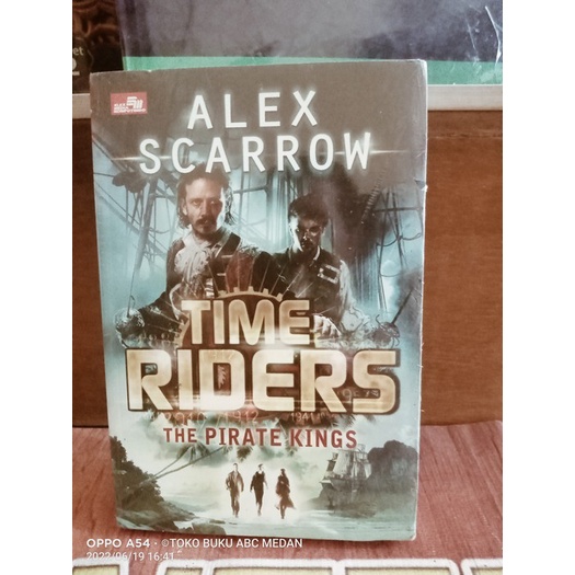 Jual BUKU NOVEL TIME RIDERS THE PIRATES KING ALEX SCARROW | Shopee ...