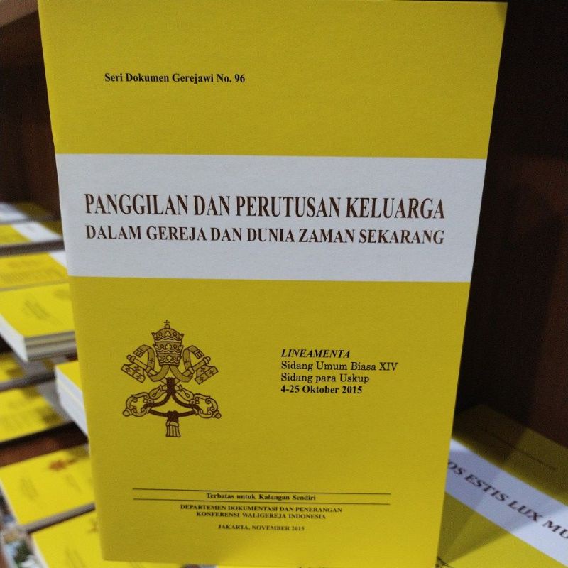 Jual Buku Seri Dokumen Gerejawi Nomor 96 Panggilan Dan Perutusan ...