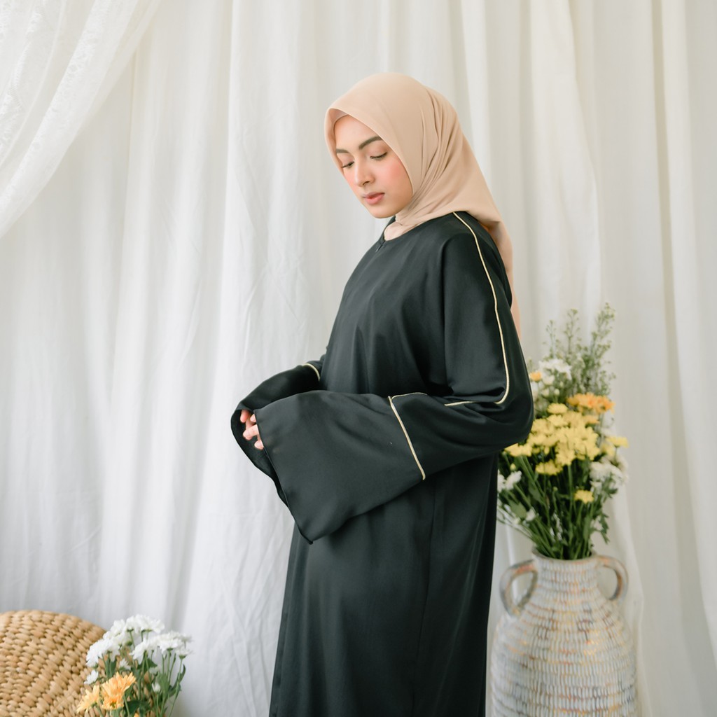 Jual ASPUT - Sadiya Silk Mukena Abaya Premium by Intan Fahilla | Shopee ...