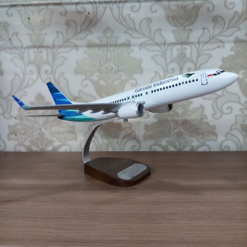 Garuda Indonesia B737-800NG モデル 1:100
