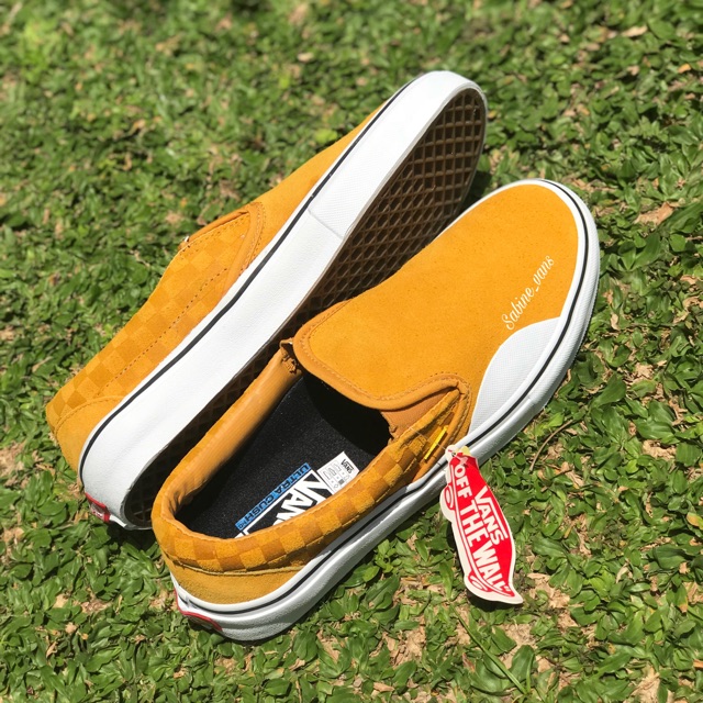 Vans slip on hot sale pro hairy suede banana