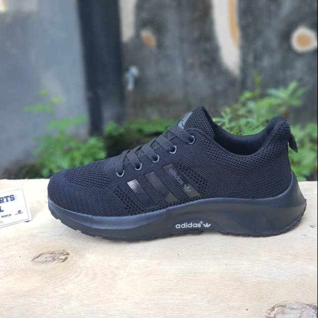 Foto sepatu shop adidas hitam polos