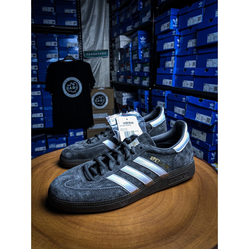 ADIDAS HANDBALL SPEZIAL ABU ABU PUTIH D96795 HAGU BATAM