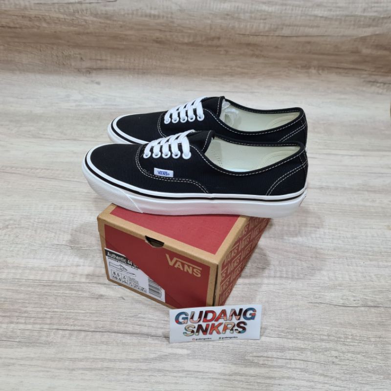 Model sepatu outlet vans original