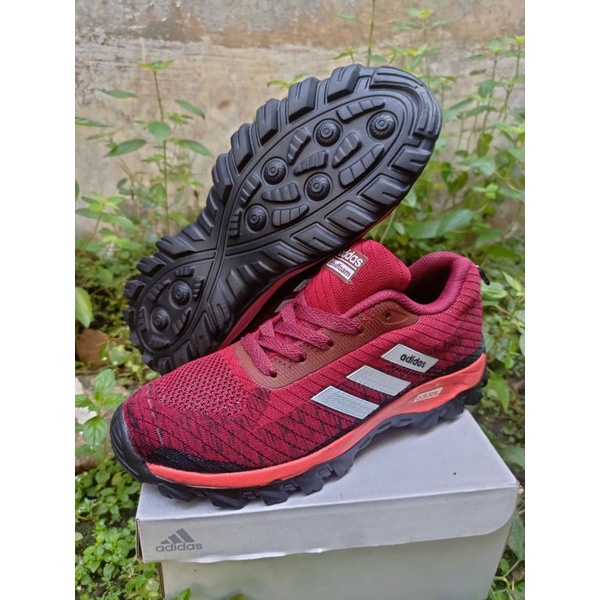 Sepatu trekking clearance adidas