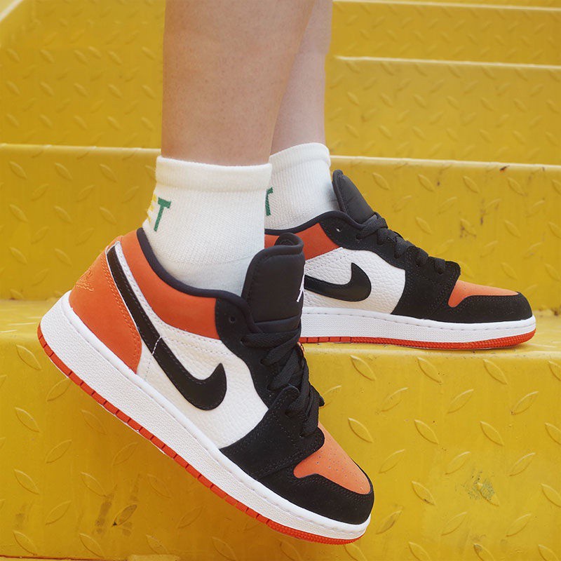 aj1 black and orange