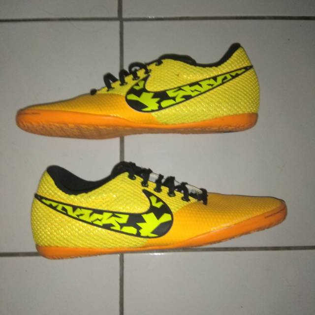 Nike futsal clearance elastico