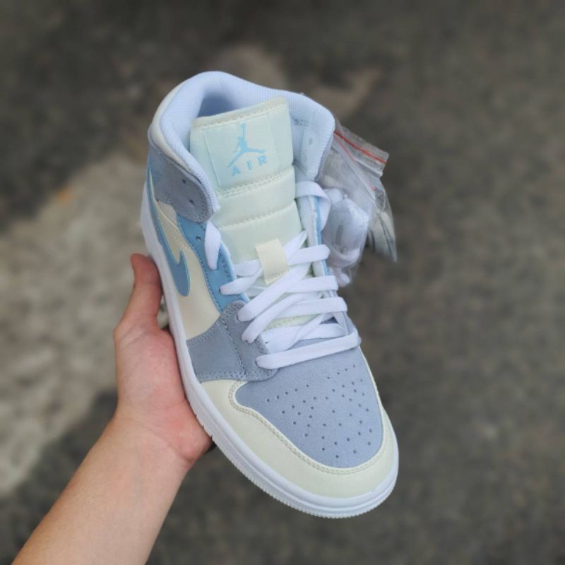 aj1 mids sail light blue
