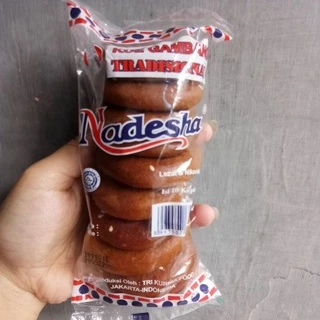 Proses memanggang kue gambang di dalam oven