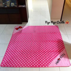 Jual Karpet Alas Duduk Bulu Persegi Jumbo Hello Kitty Polkadot | Shopee ... image.