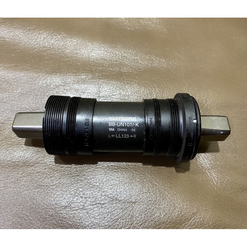 Shimano BB-UN101 68/122,5mm műanyag csészés monoblokk - fana