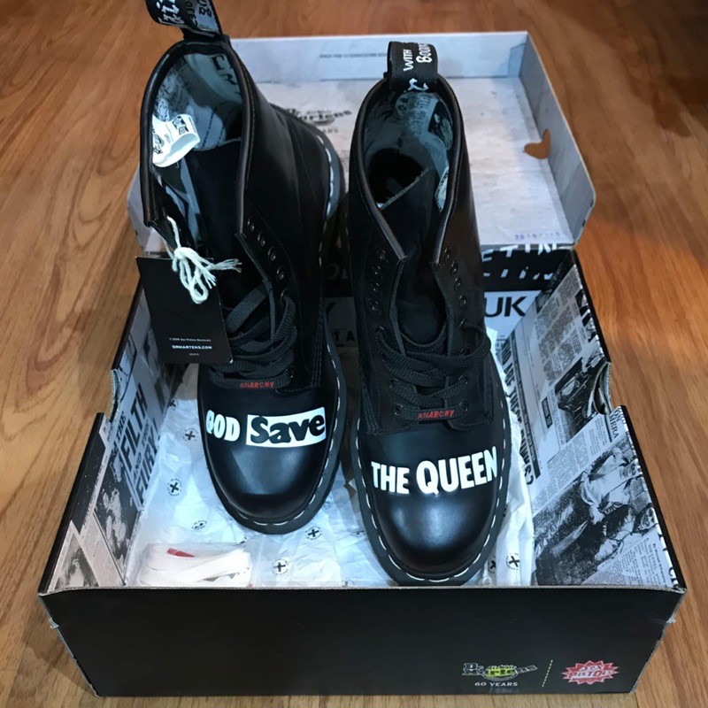 Doc best sale martens queen