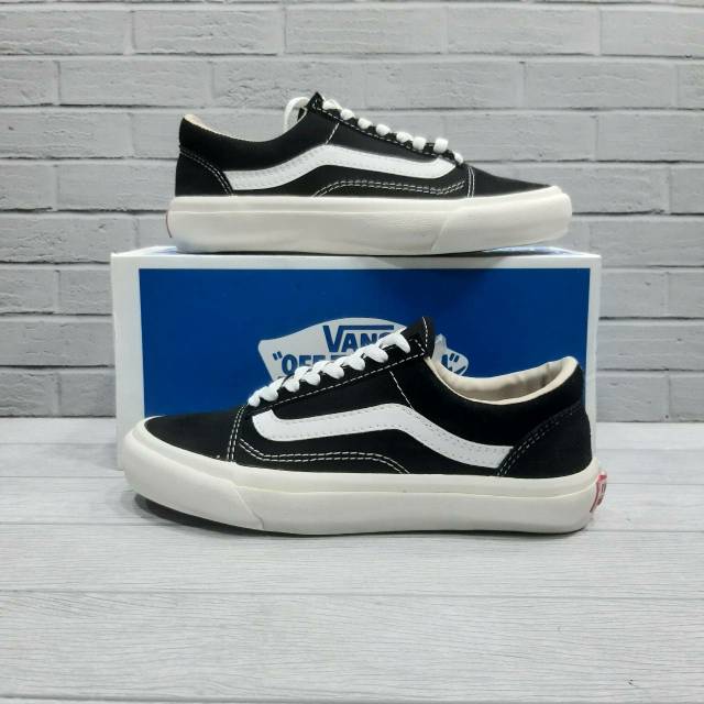 Jual SEPATU43 VANS AUTHENTIC FULL BLACK HITAM POLOS WHITE PUTIH ...