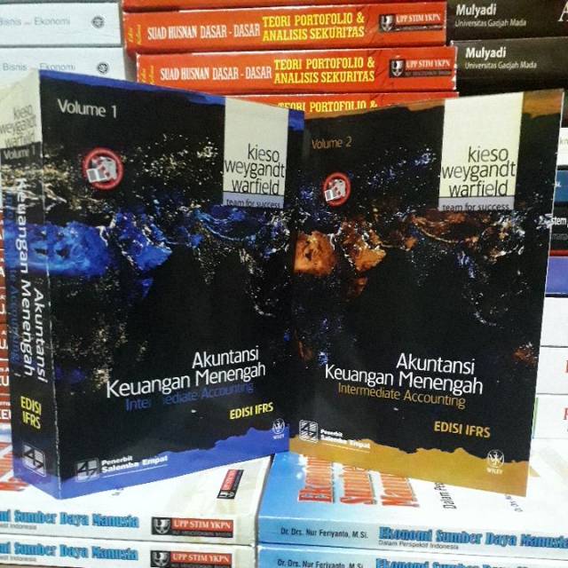 Jual Buku Akuntansi Keuangan Menengah Volume 1 Dan 2 Edisi IFRS - Kieso ...