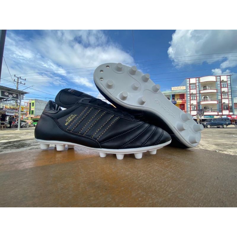 sepatu bola adidas blackout