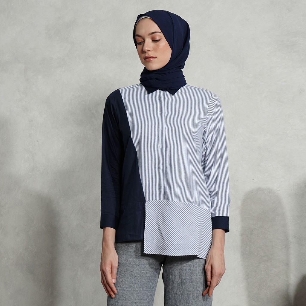 Edition Oversized Plaid Motif Kemeja Asimetris Wanita main image 1