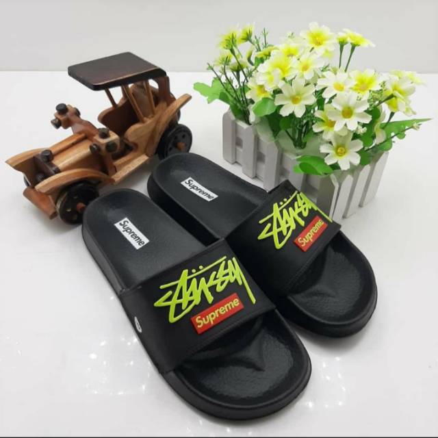 Jual Sandal Slid Supreme | Shopee Indonesia