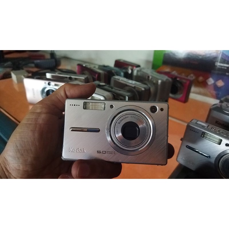 Kodak EasyShare V550 コンパクトデジタルカメラ ASCII.jp：コダック
