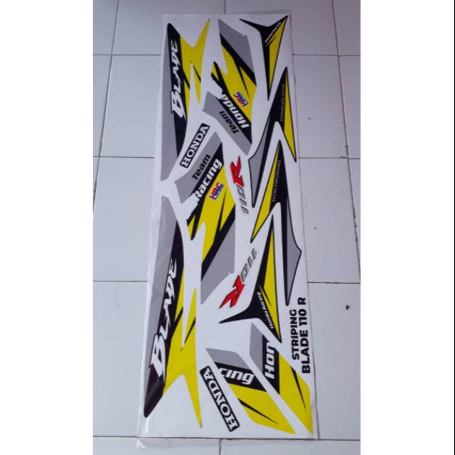 Jual Striping sticker variasi honda blade 110r old carbu racing kuning ...