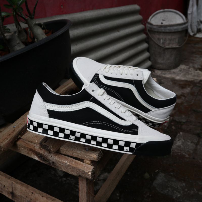 Black best sale bumper vans