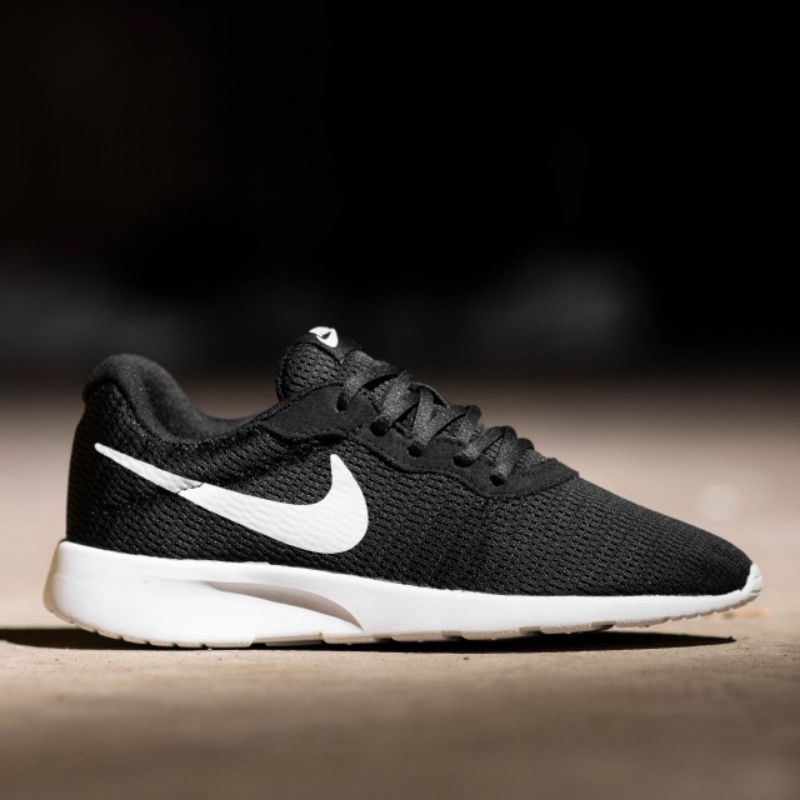 nike tanjun black white