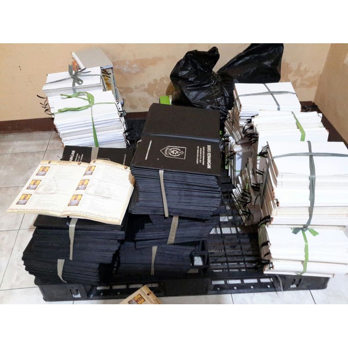 Jual buku kenangan sekolah- kampus- dan akademi baguss | Shopee Indonesia