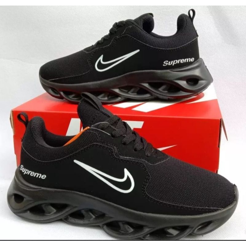 Sepatu discount nike supreme