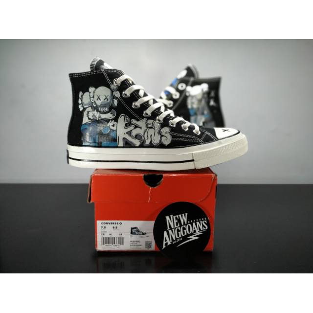 Harga converse hotsell x kaws