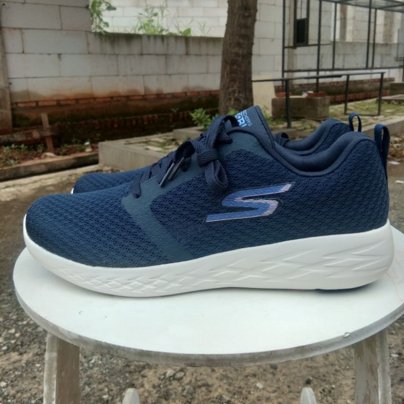 Skechers go hotsell run 600 harga